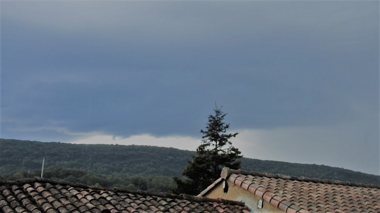 orage à Sainte-Colombe-sur-l'Hers à la frontière de l' Aude et l'Ariège du vendredi 29 juillet 2022