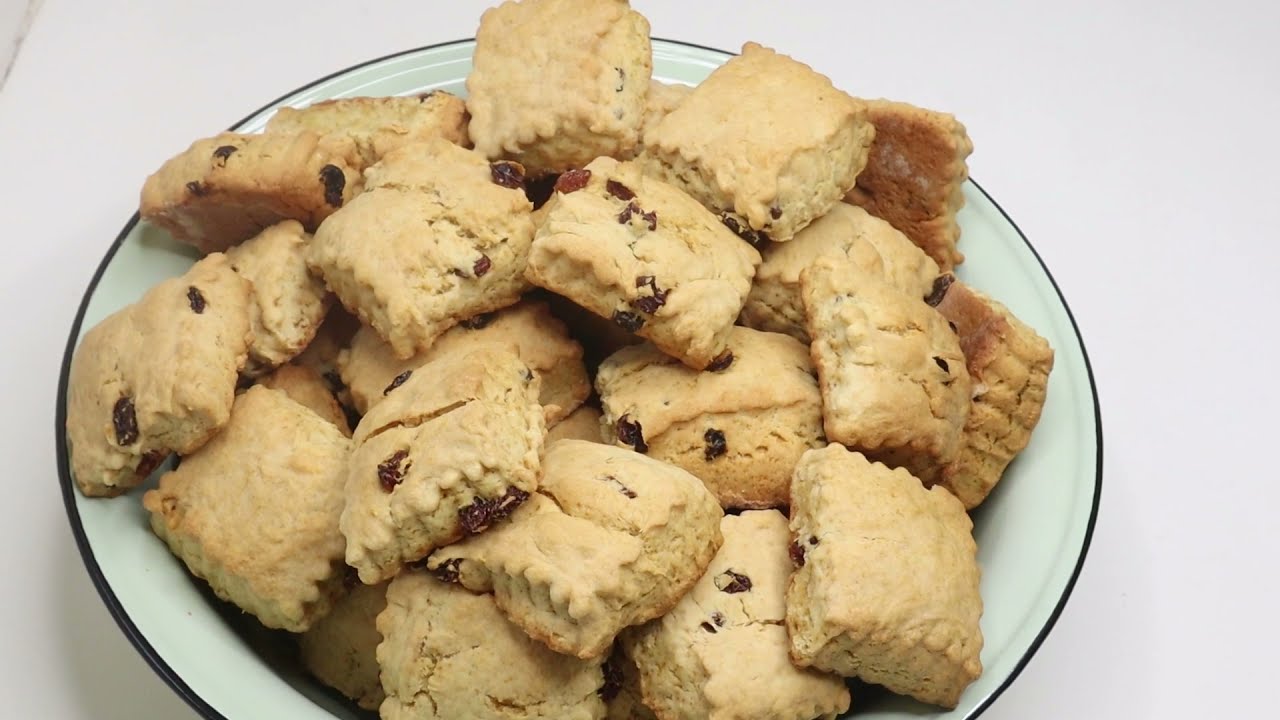 Powder milk scones/Sultanas Scones