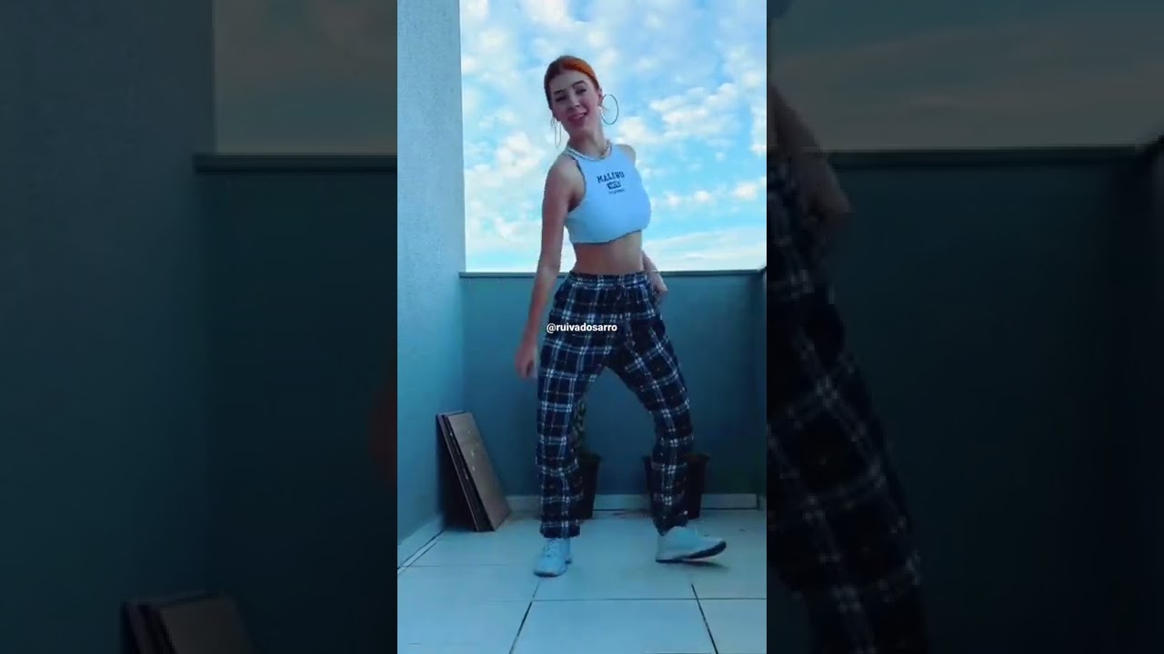 Ruiva do Sarro dan&ccedil;ando sarrinho em casa! Sarrinho 047 🔥