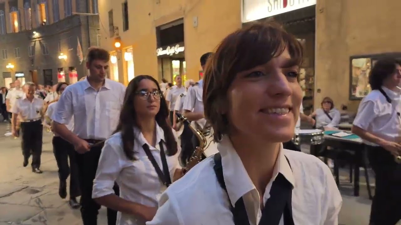 Il rientro della Contrada dell' Istrice dal giro di visita e omaggi alle Consorelle 2025