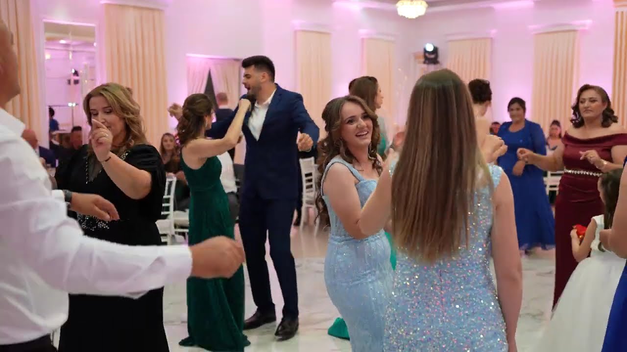 Hyrja e ciftit dhe Vallja e Familjes , Dasma e Shqiperise Mesme