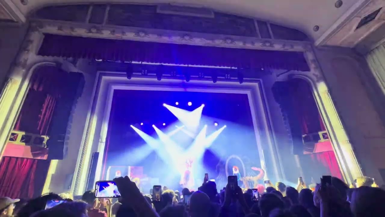Magdalena Bay - Cry for Me (Live @ De Roma, Antwerpen)