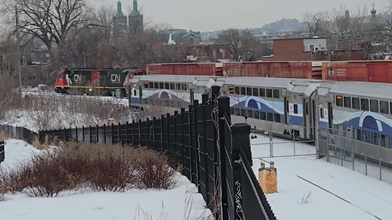 MANY WINTER TRAINS Railfanning Pointe St Charles Yard with GP38-2 Switchers and EXO