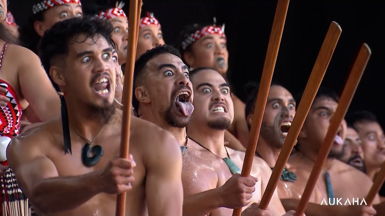 Tūhourangi Ngāti Wāhiao dedicate their performance to poi expert, the late Ngamoni Huata