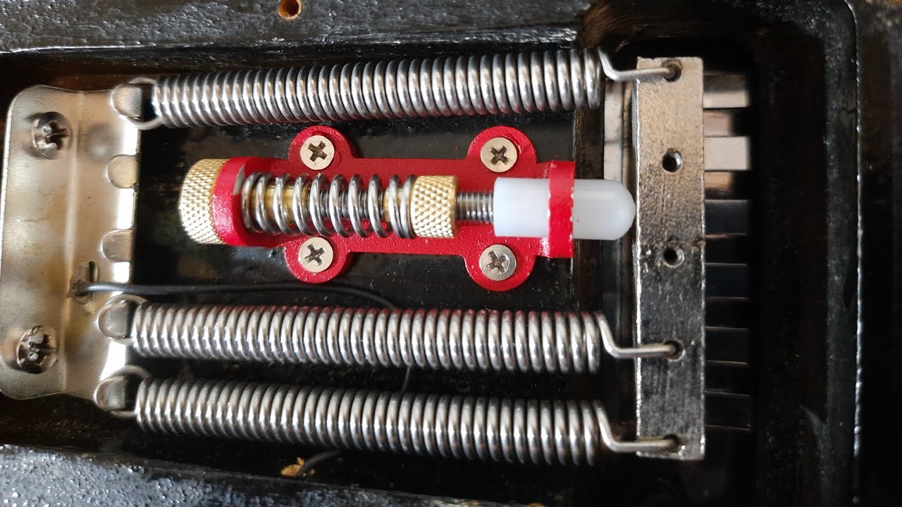 Estabilizador de Floyd Rose em Ibanez JS100. Bônus: troca de moldura de captador