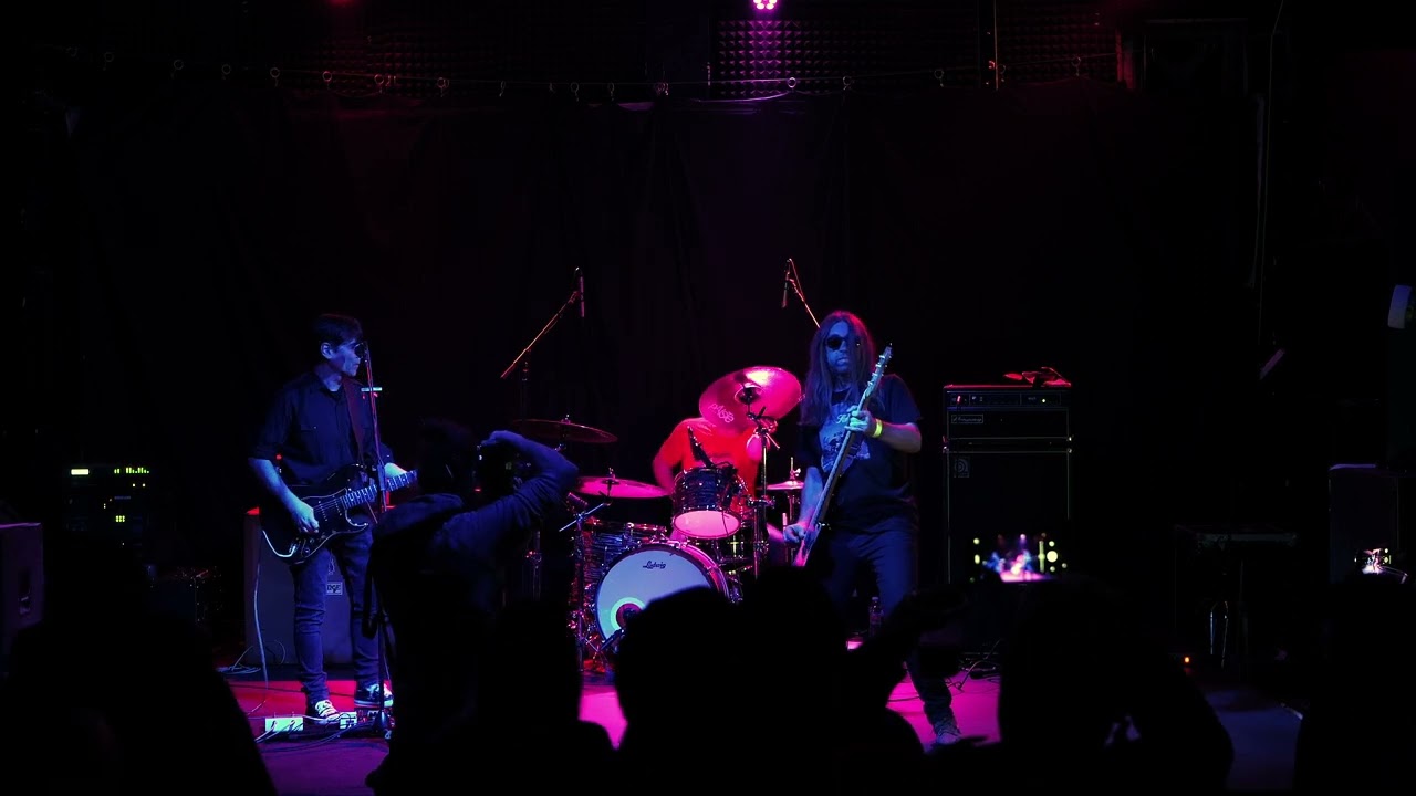 CROWFISH + WAY BACK HOME - LIVE @ HALE 3