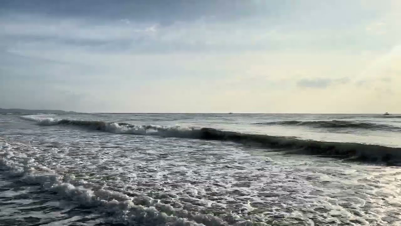 Golden Sunlight on the Philippine Shoreline 🌊 4K Waves at High Tide 🇵🇭