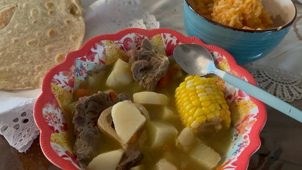 CALDO DE RES PREPARE EL DIA DE HOY PARA DESAYUNAR YA SE ANTOJA CON EL FRIO 