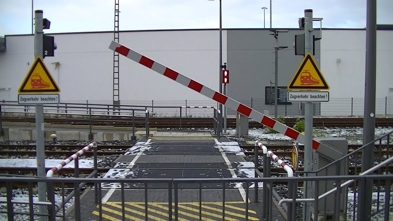 Spoorwegovergang Frankenberg (D) // Railroad crossing // Bahnübergang