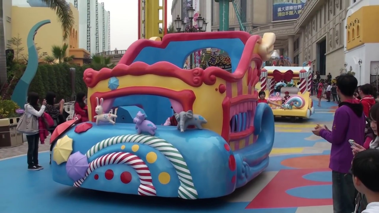 義大遊樂世界例行的花車遊行活動