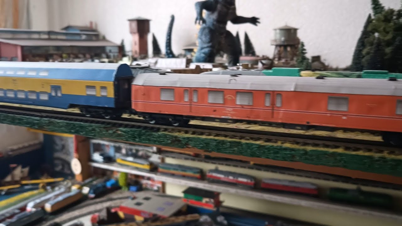 Bomba EP40-41 z pocztowym i Bohunami PKP Stonka SM42-538 PolRegio E184 043 TRAXX EU44-009 Husarz IC
