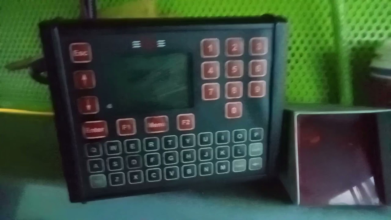 Bot dzwoni na lokomotywę w sprawie 