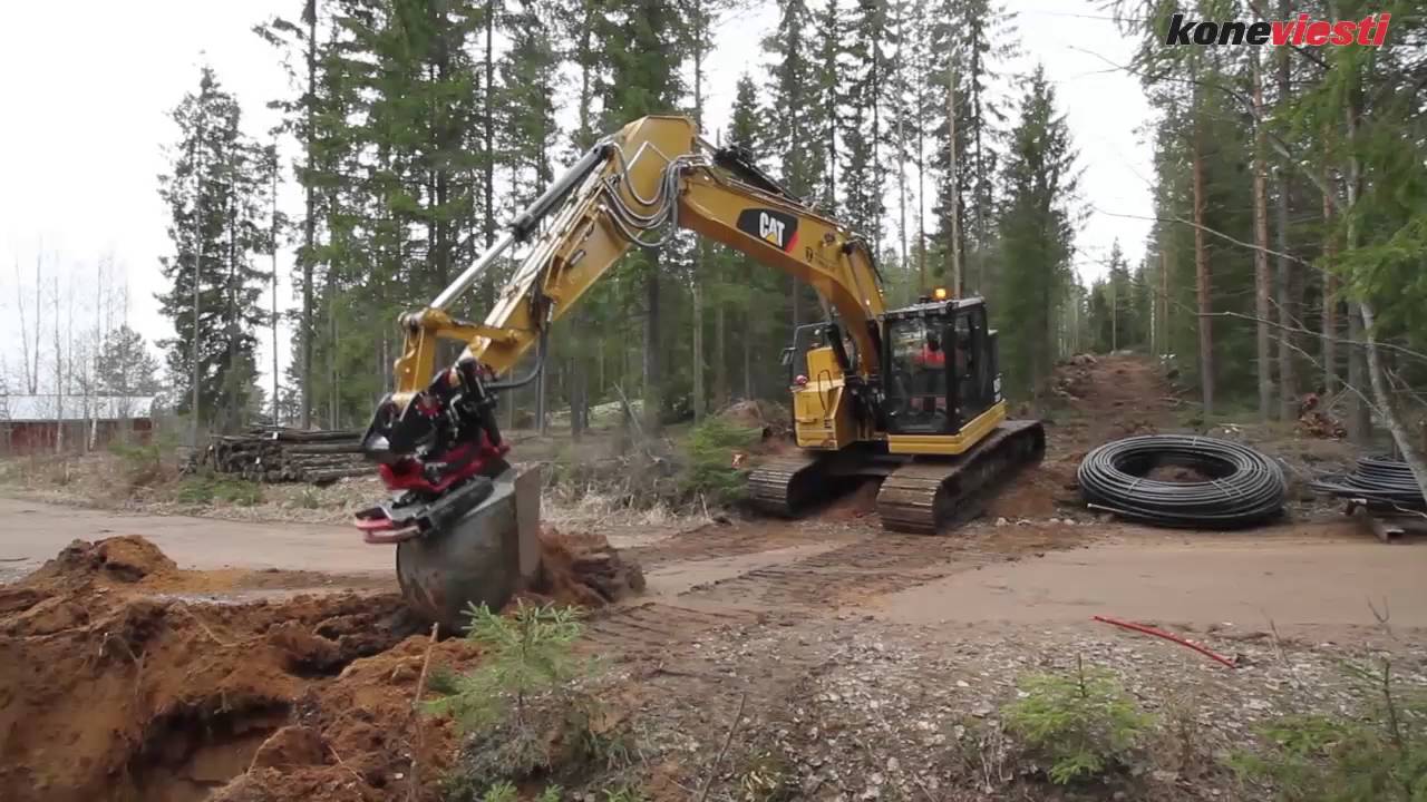 CAT 325F L vesi- ja viem&auml;rity&ouml;maalla