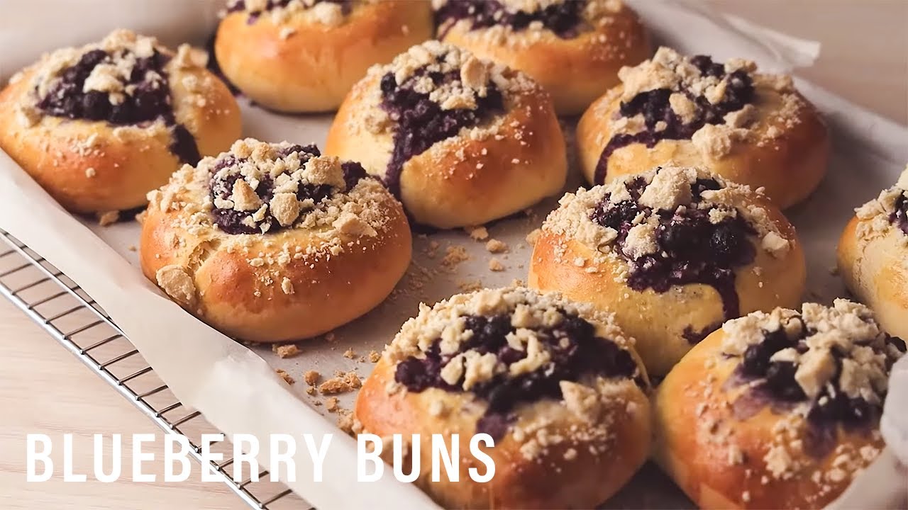 Simple and Easy Blueberry Buns. Sweet, fruity and delicious!🥯