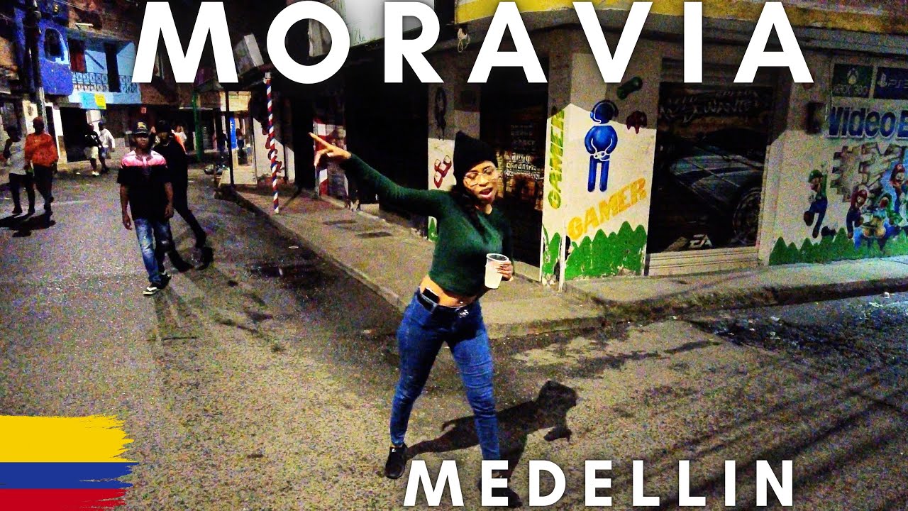 🇨🇴【4K】The Best Party in Medellin Happens Sunday Nights In Barrio Moravia | Colombia Night Life Walk