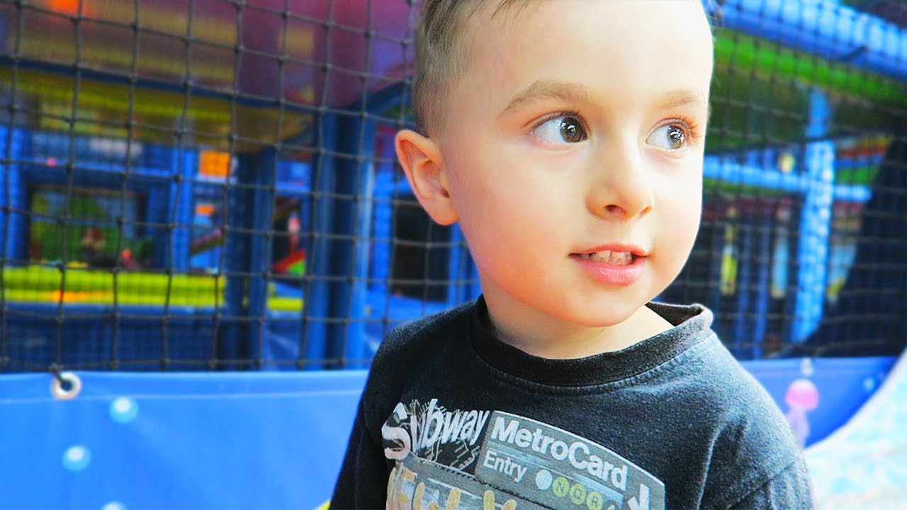 Vlog | Un Nou Loc de Joaca si la Mall | Caciulita pentru Ariana