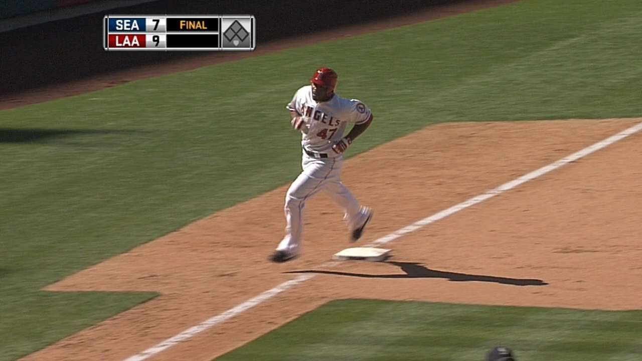 Kendrick blasts a three-run walk-off homer