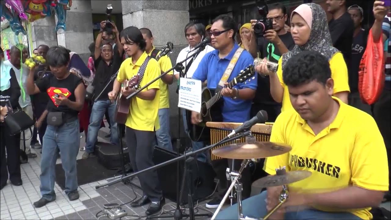 Hotel California - Eagles (cover by Caliph Busker)