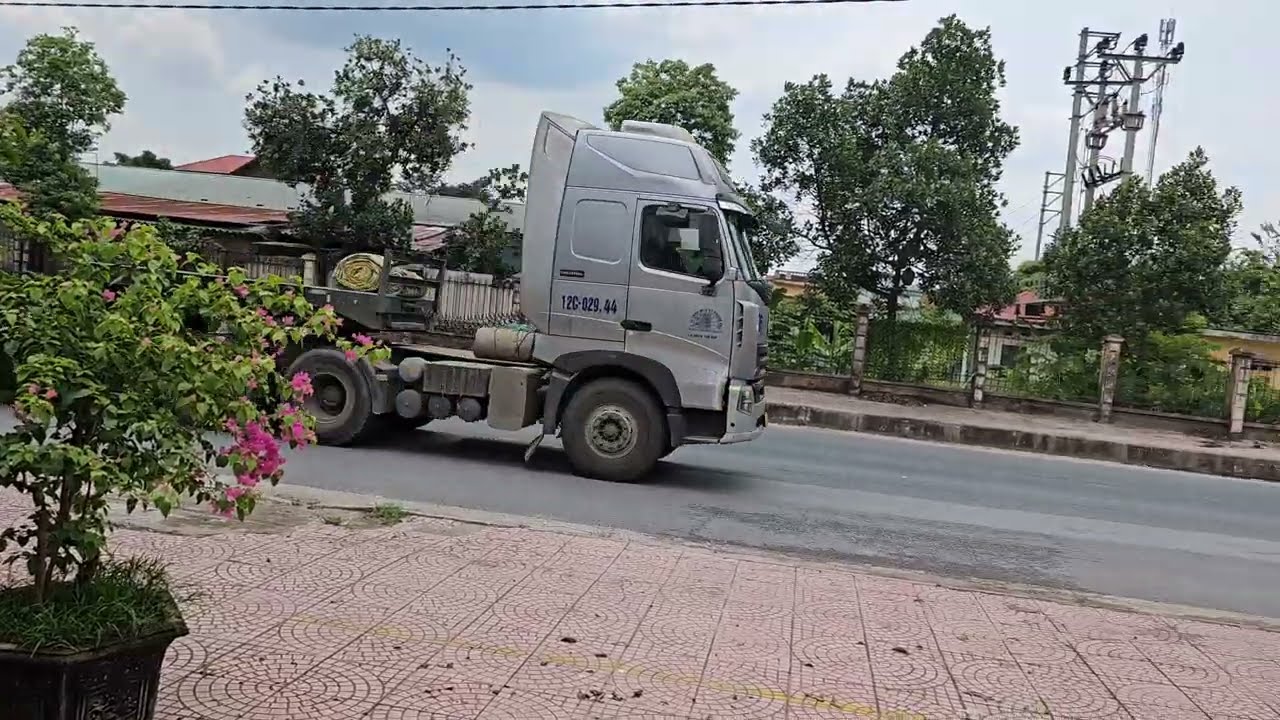 4K TRUCK IN VIETNAM 2025 | Ô tô container, xe ben, xe đầu kéo container chở hàng