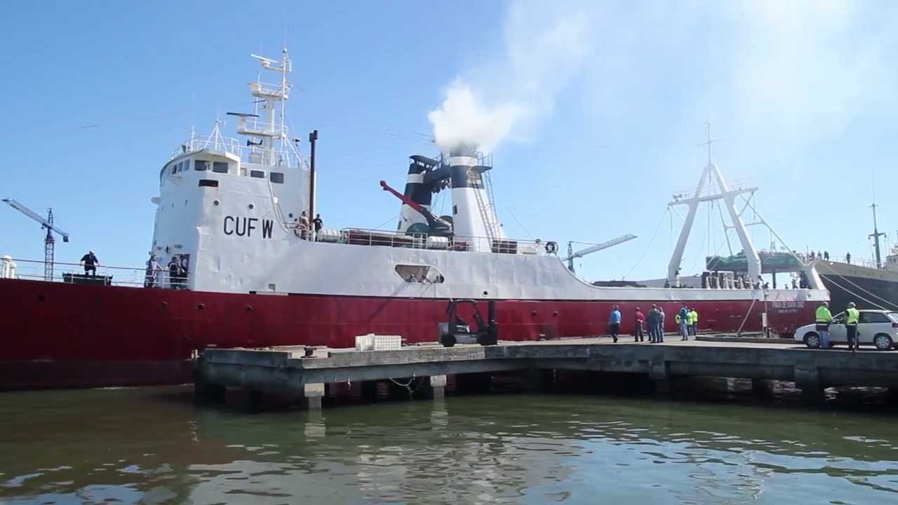 Saída do navio Praia de Santa Cruz 11-03-2014