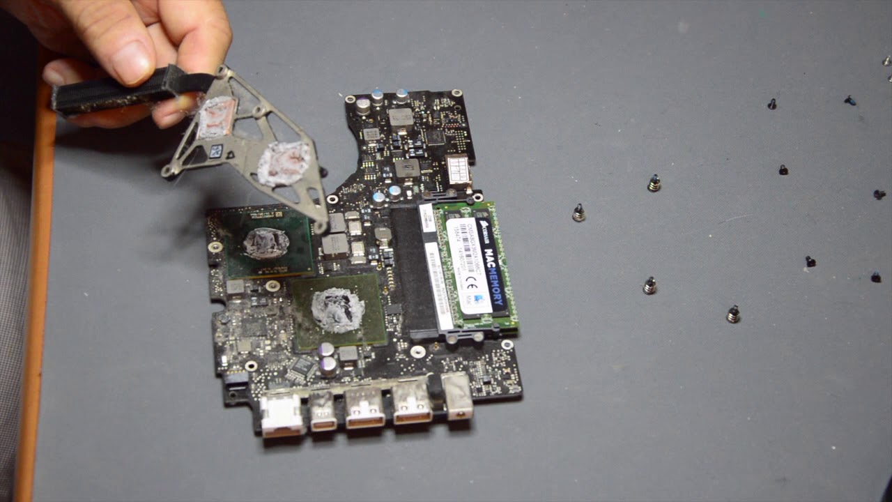 macbook bianco 2009 cambio pasta termica