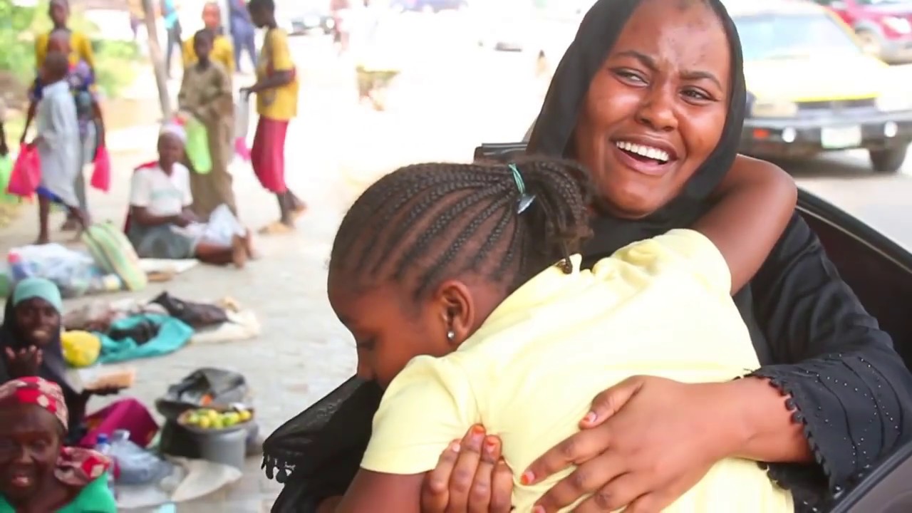 Kalli yadda jaruma Hadiza gabon Take yin Abun Alkhairi