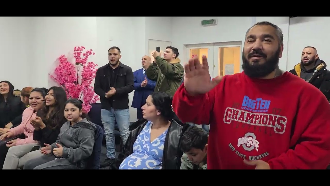 Shalom dnešné zhromaždenie poslúžili  pastori peter a Sergej a jeho tím a úžasné chvaly Leicester 🔥🔥