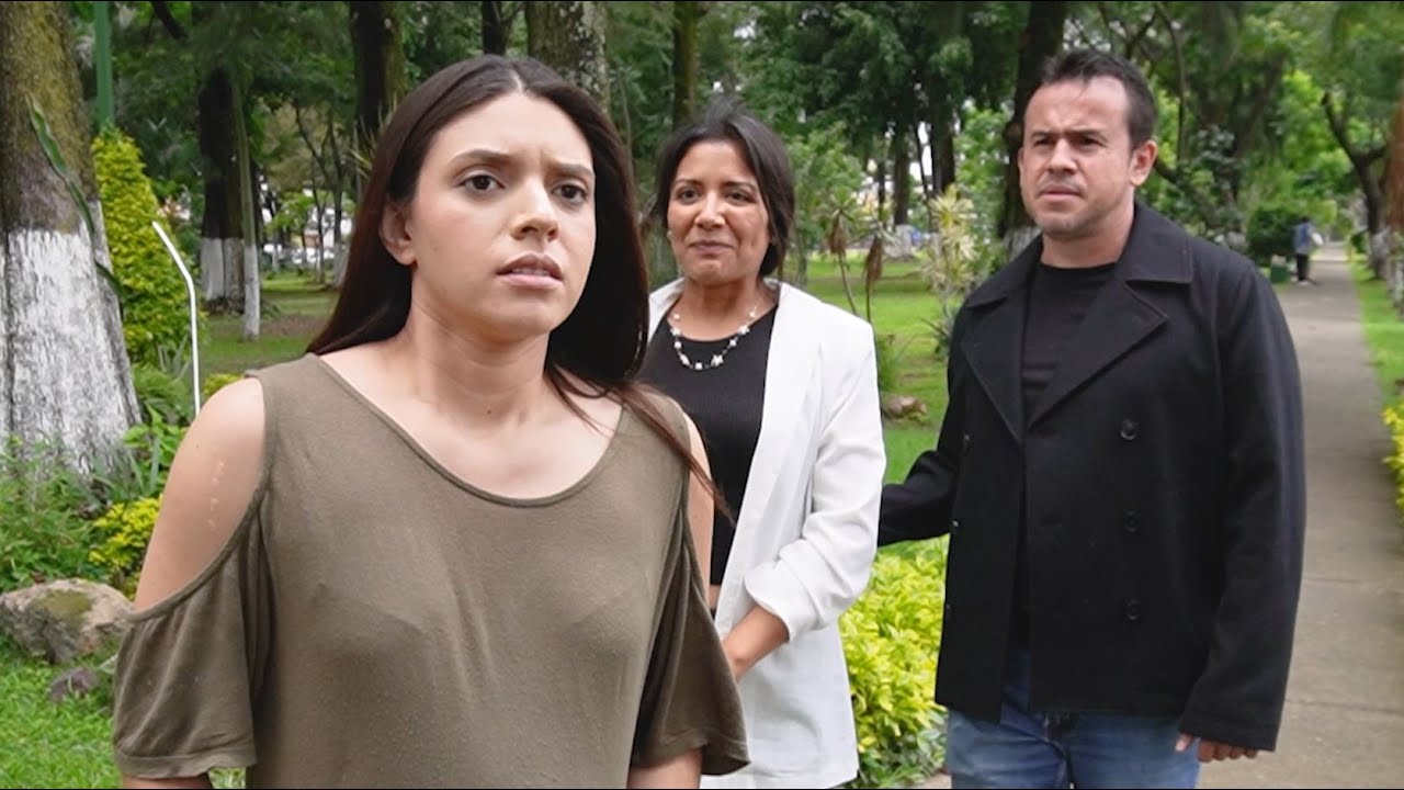 Entrego a su bebe por necesidad 😭 - Novelas en Español