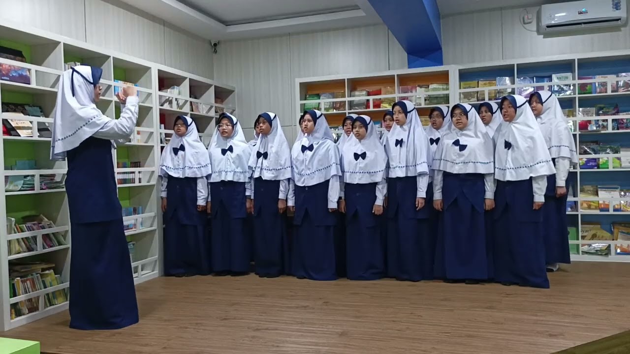 MTs  KHADIJAH KOTA MALANG | Lomba Paduan Suara Kemenag RI
