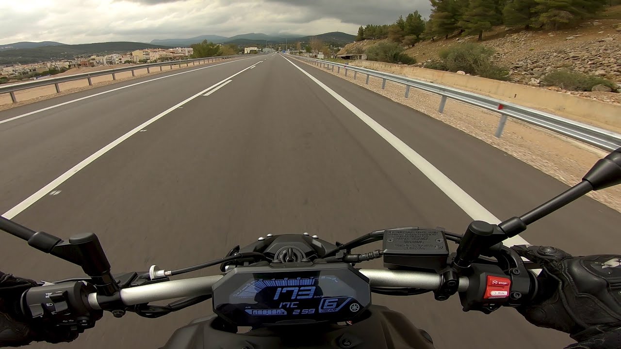 Top speed and fast corners on MT07 2021