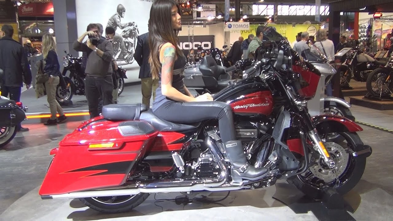 Harley-Davidson CVO Street Glide FLHXSE (2017) Exterior and Interior