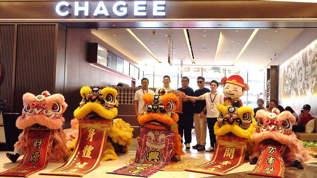The Grand Opening CHAGEE MY 霸王茶姬 was celebrated with five lion dances at Sunway Putra Mall