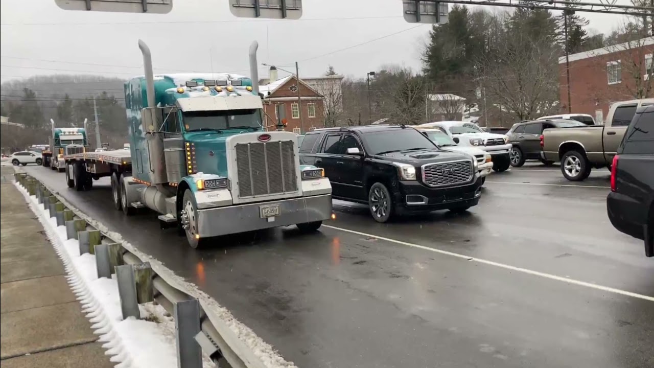 Wednesday Truckspotting on NC105 & US321 Feat The RCS Pete The return of the Hicks Blue 389 & More