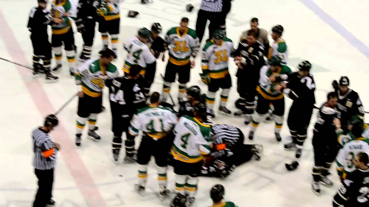G&eacute;n&eacute;rale / Brawl Marquis vs Rivi&egrave;re-du-Loup, LNAH, 11-01-13