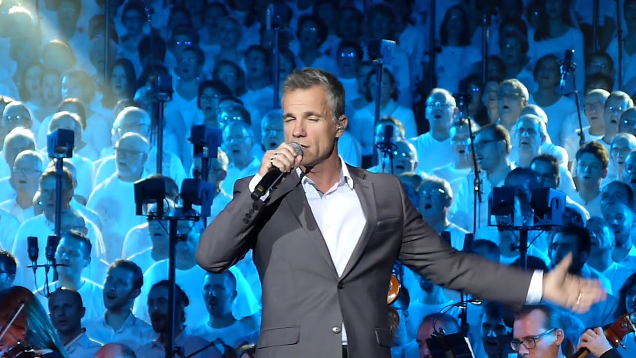 Le temps des cathédrales - Bruno Pelletier et les 2000 Choristes (Notre Dame de Paris)