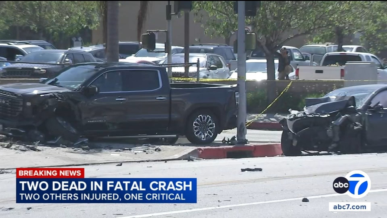 2 killed, 2 hurt in violent multi-car crash in Inglewood intersection
