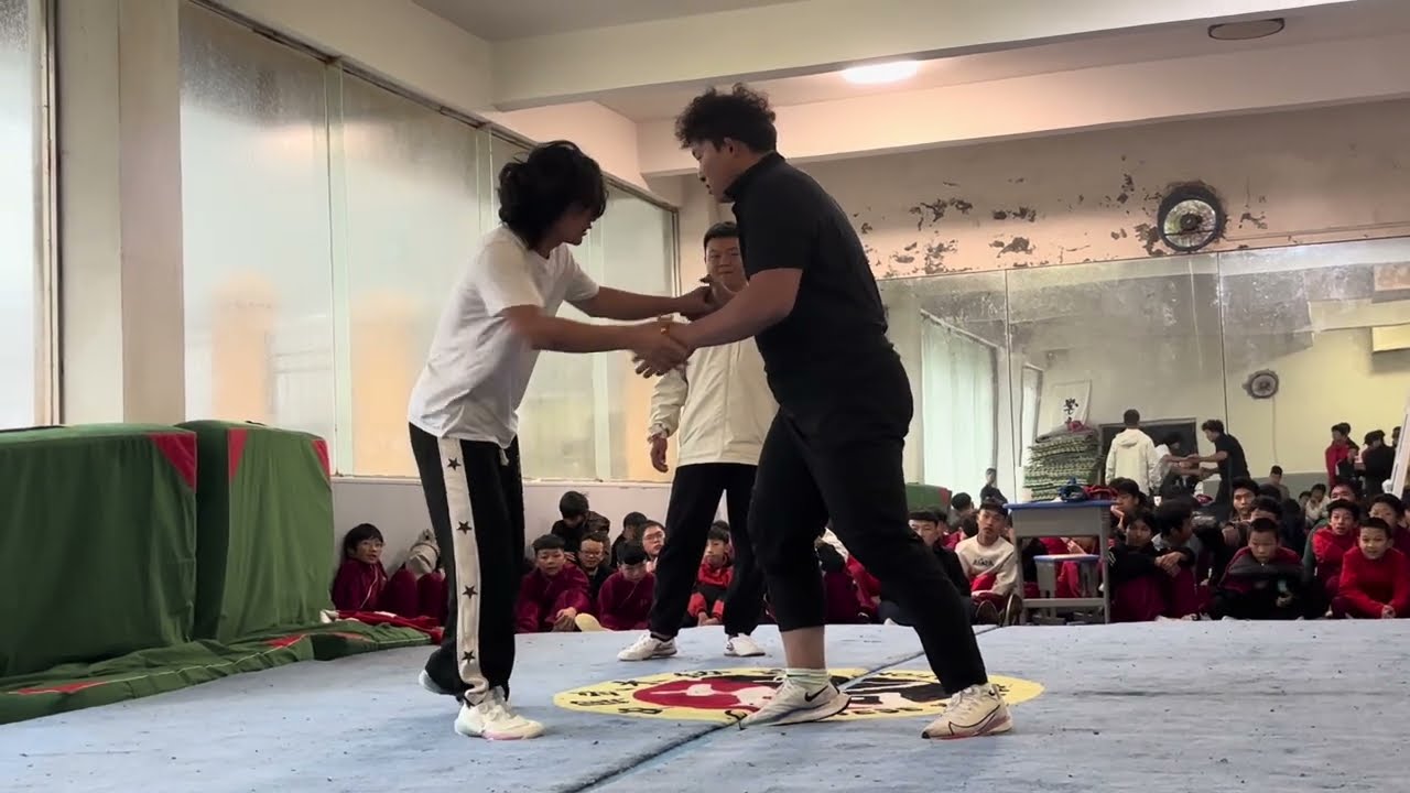Vidéo de Lutte dans une école de Kung-fu à Wudang en octobre 2025