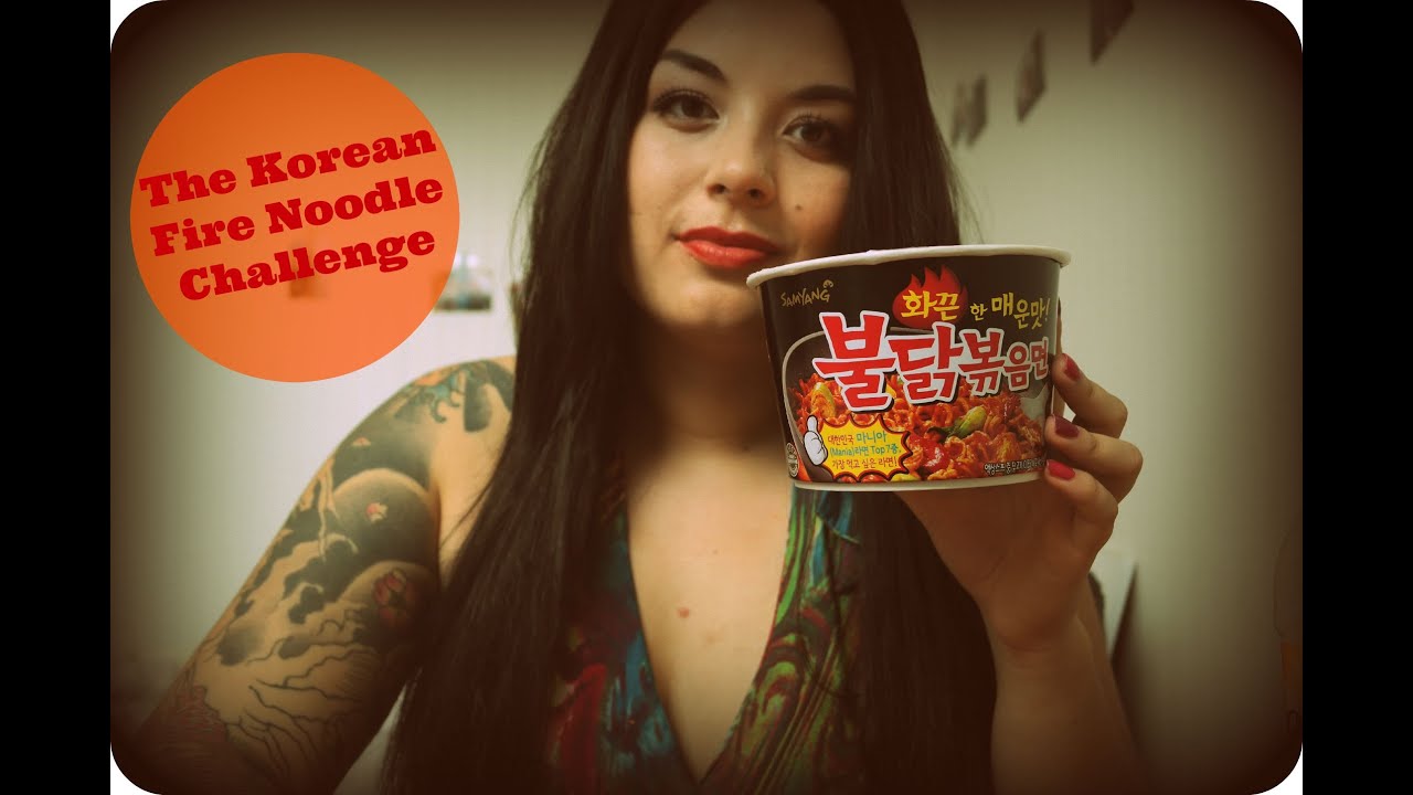 Foreigner/Waygook doing the Korean Fire Noodle Challenge 불닭볶음면