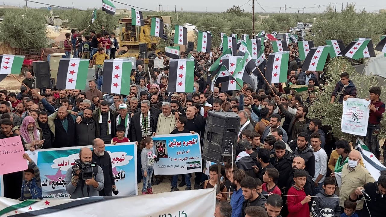 مباشر | مظاهرة لأهالي مدينة تل رفعت في مخيم يازي باغ يطالبون بالعودة إلى مدينتهم