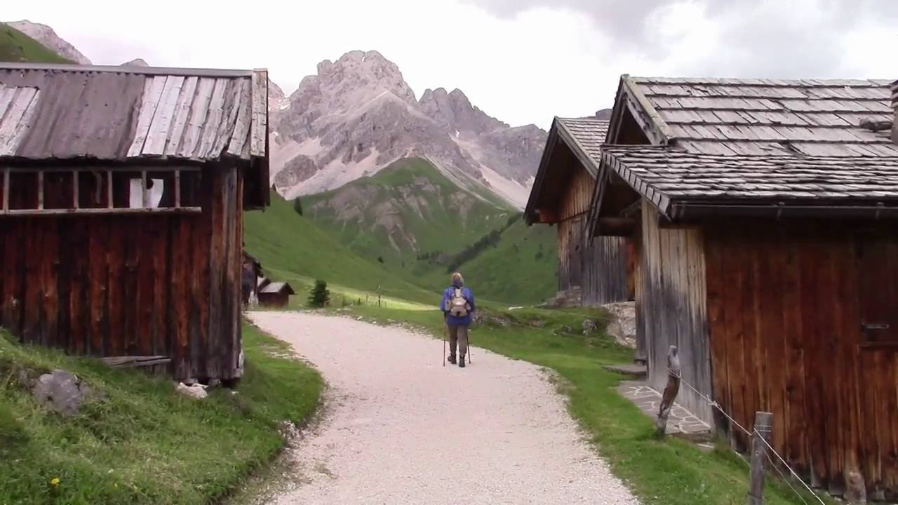 Dal passo San Pellegrino al rifugio Fuciade