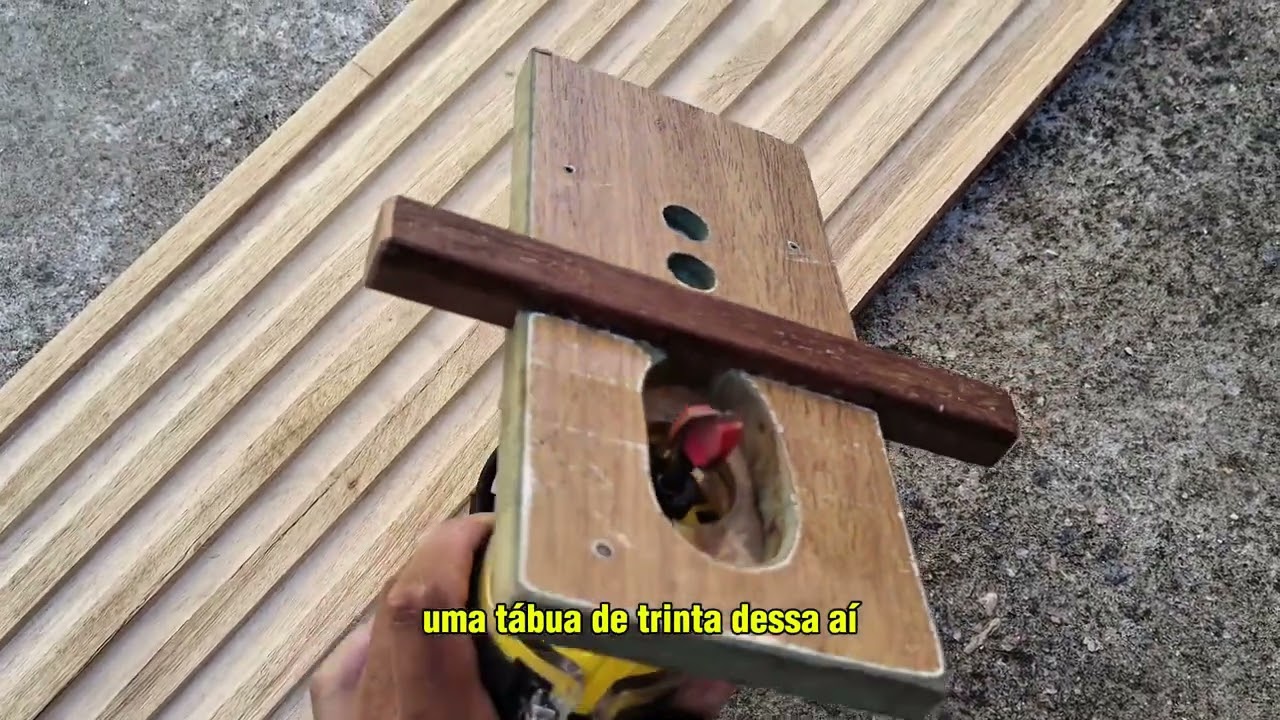 Painel ripado de madeira feito com uma tupia, fa&ccedil;a voc&ecirc; mesmo!
