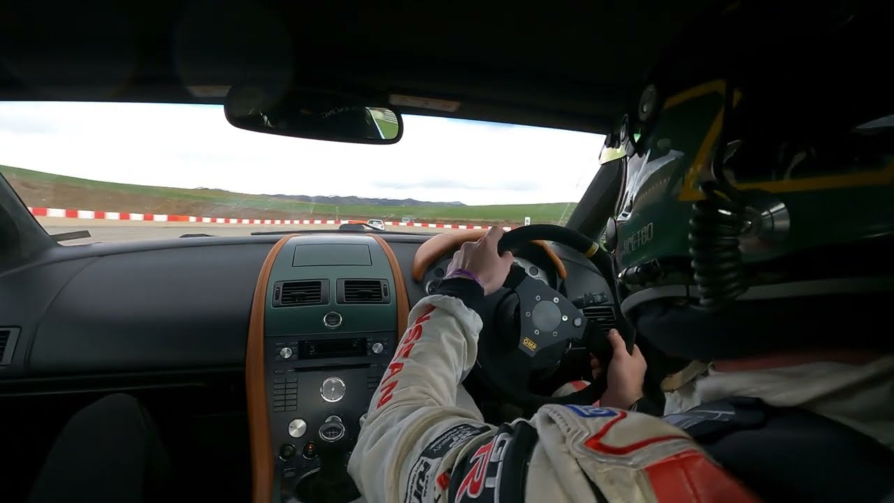 V8 Vantage with Slick Tyres FULL SEND @  CIRCUITO NAVARRA