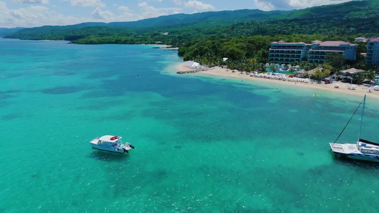 Sandals Dunn’s River towards Ocho Rios Harbour | Calm 4K Aerial Coastline Views