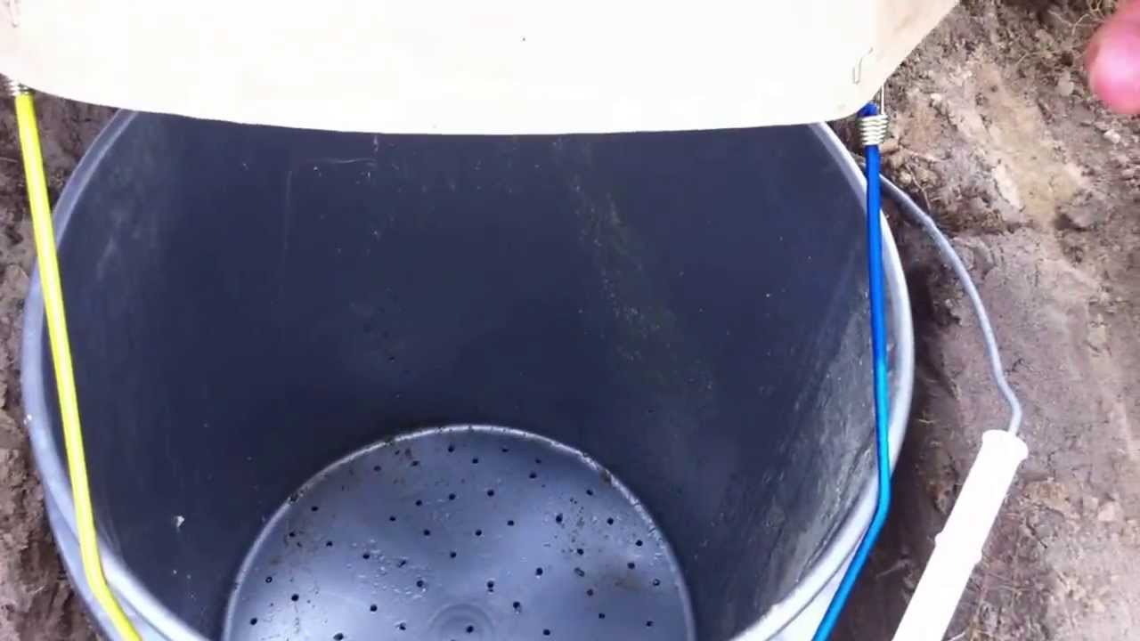 Rabbit hutch waste catch system