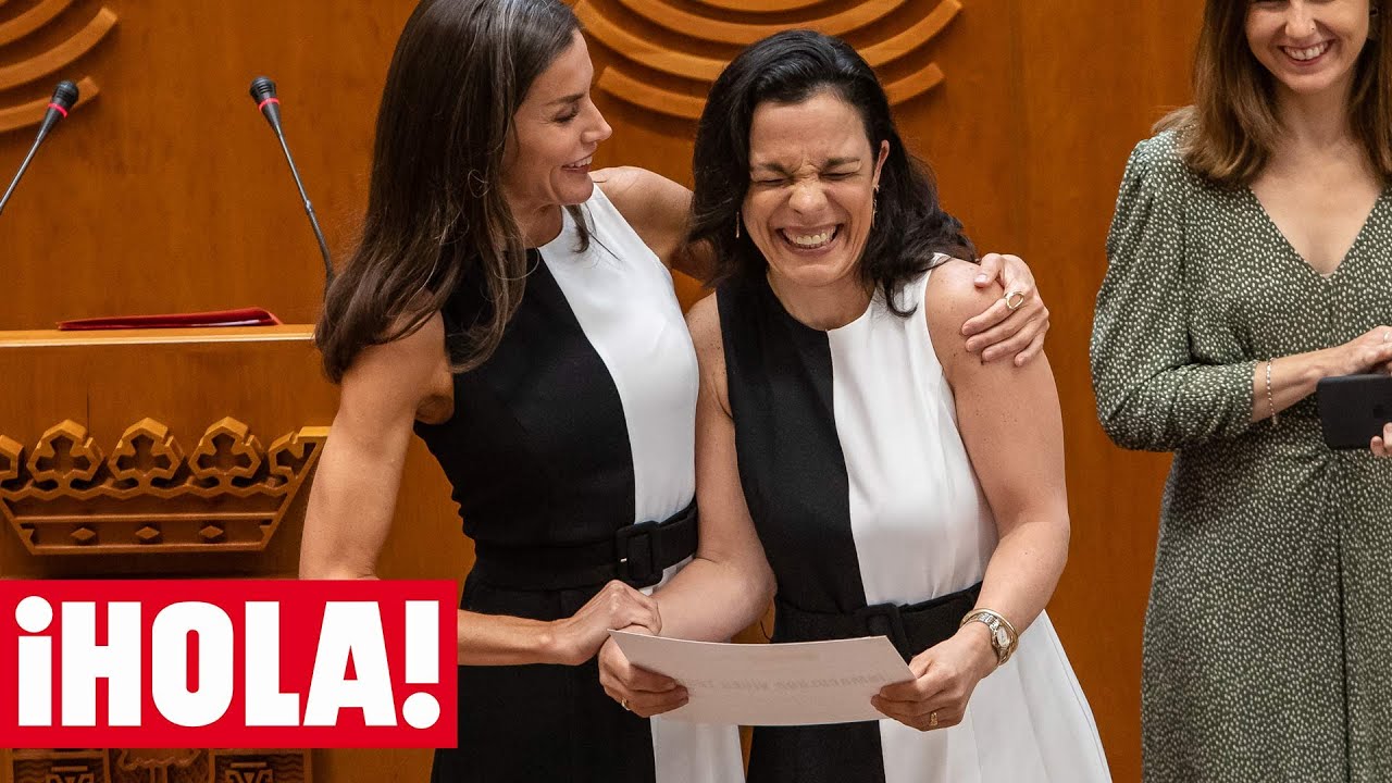 La divertida reacción de doña Letizia al llevar el mismo vestido que una de sus premiadas