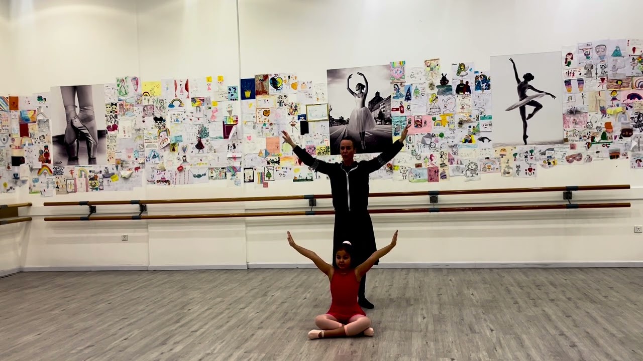 Primary in dance - Arms and head #dancestudio #balletforkids #ballerinacappuccina #balletteacher 