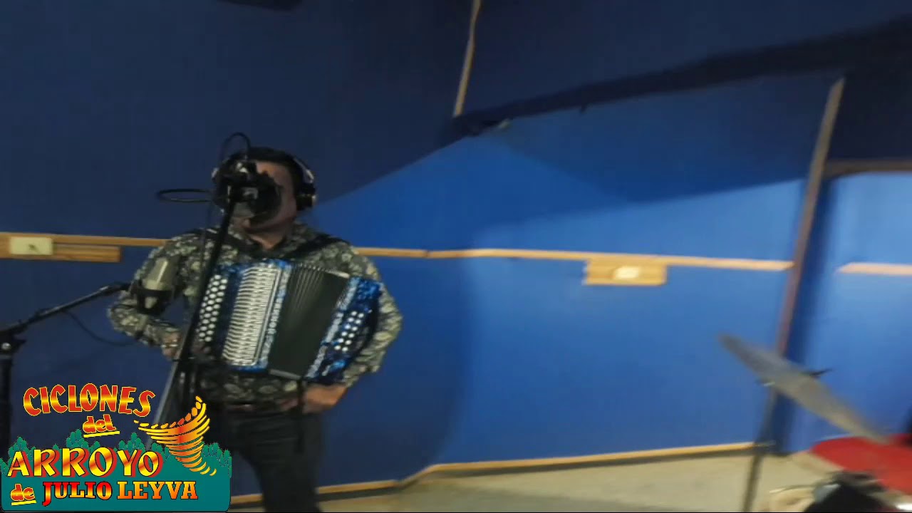 JULIO LEYVA Y SU CICLONES DEL ARROYO 