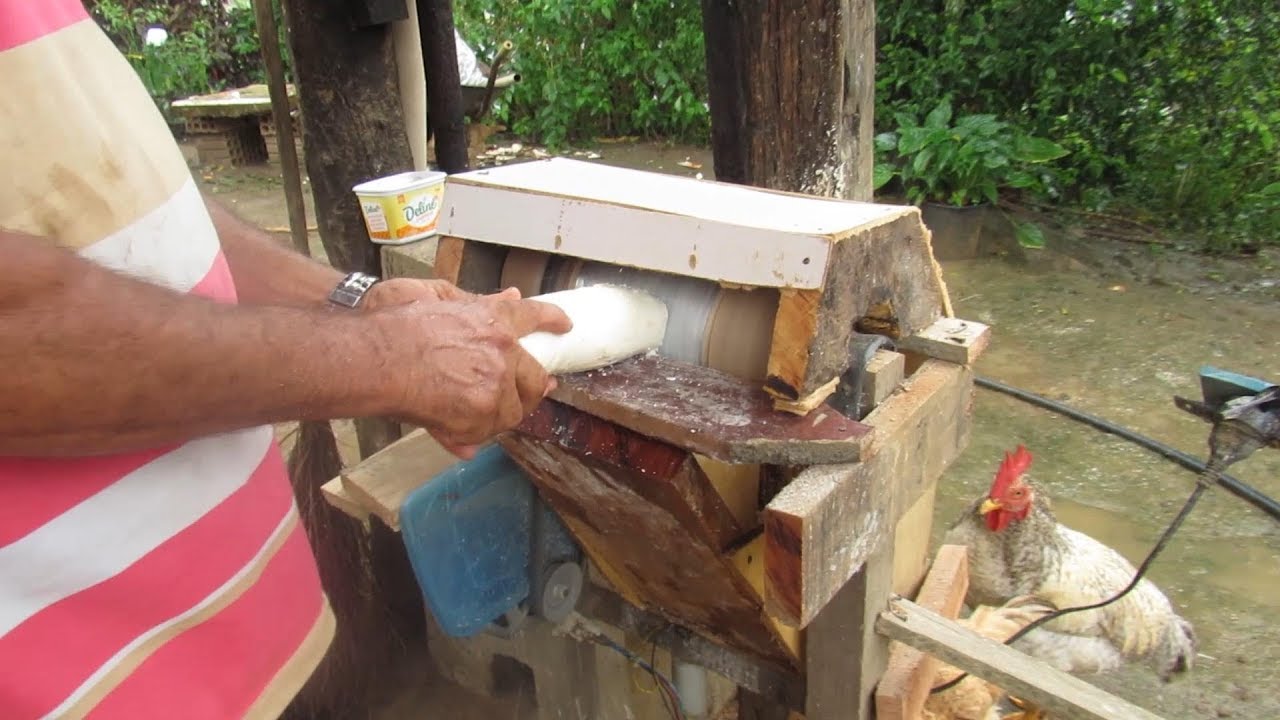 RALADOR DE MANDIOCA E MILHO E FAZENDO BEIJU