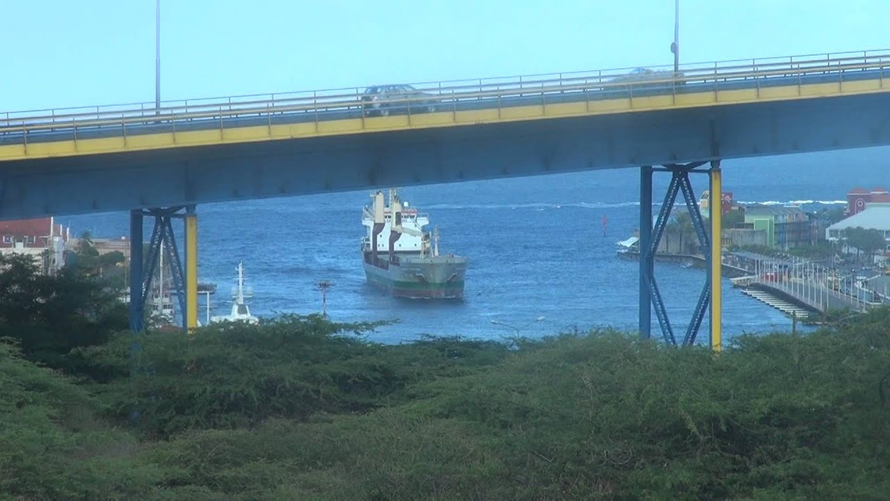 BARKU DENTRANDO BAHIA DI SANTA ANA NA KORSOU