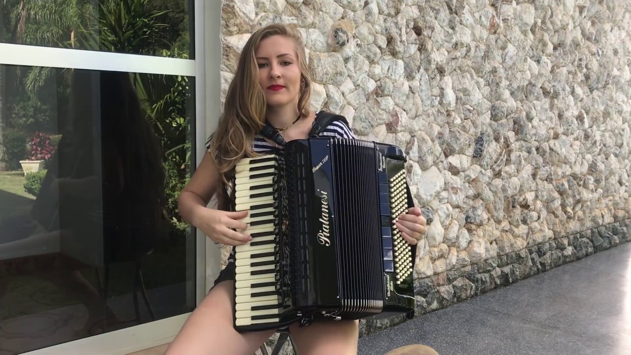 As melhores músicas gauchescas no acordeon com a Bia Socek